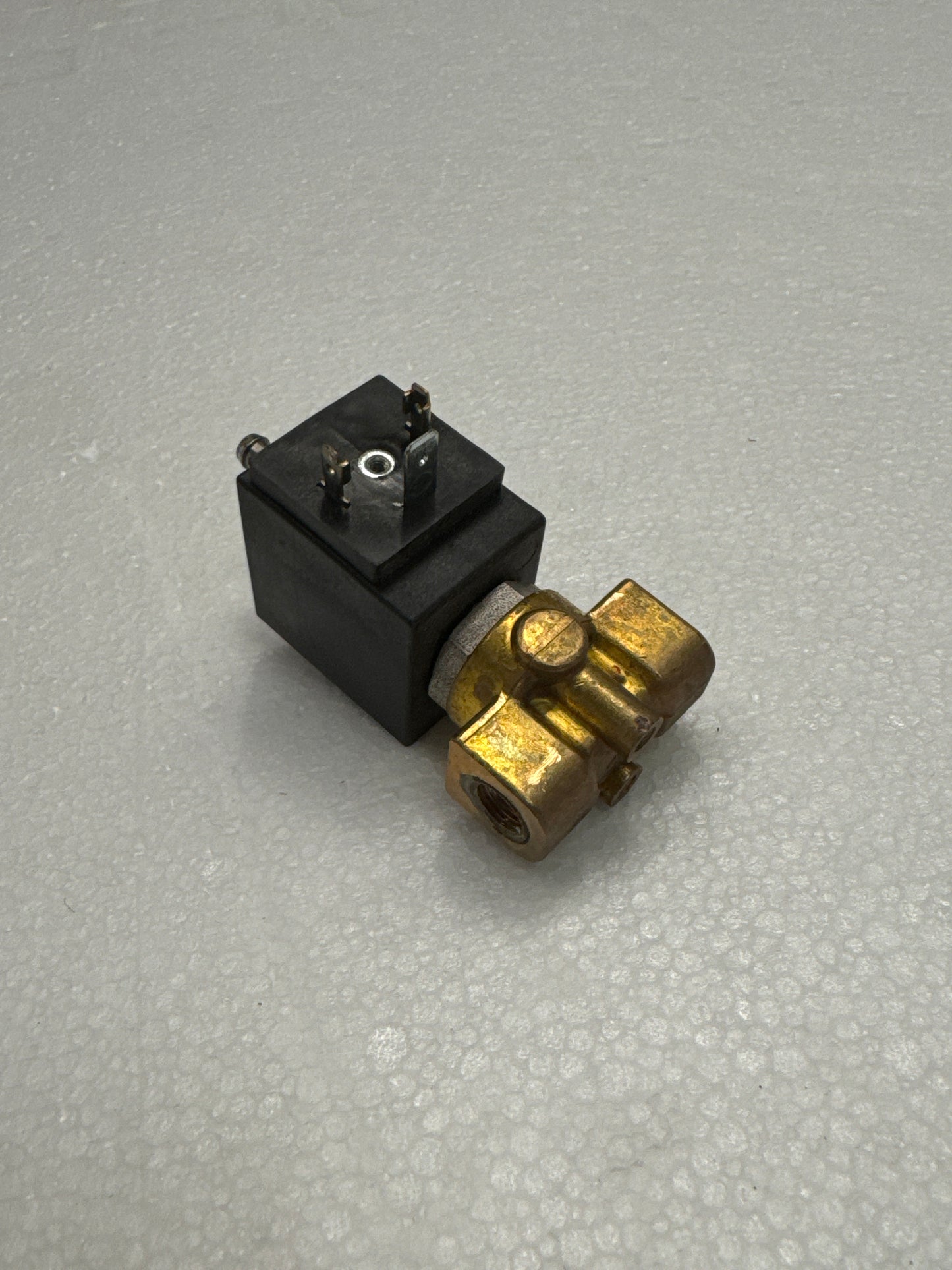 I.3597 GROUP SOLENOID BT 3/2 NC RUBY DN 1.5MM G1/8 230V