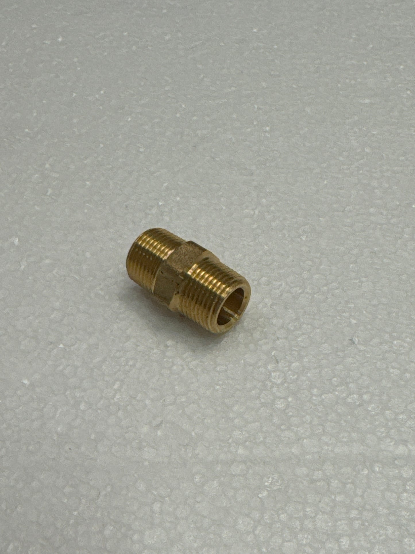 fbn3838 FITTING BRASS NIPPLE 3/8M X 3/8M