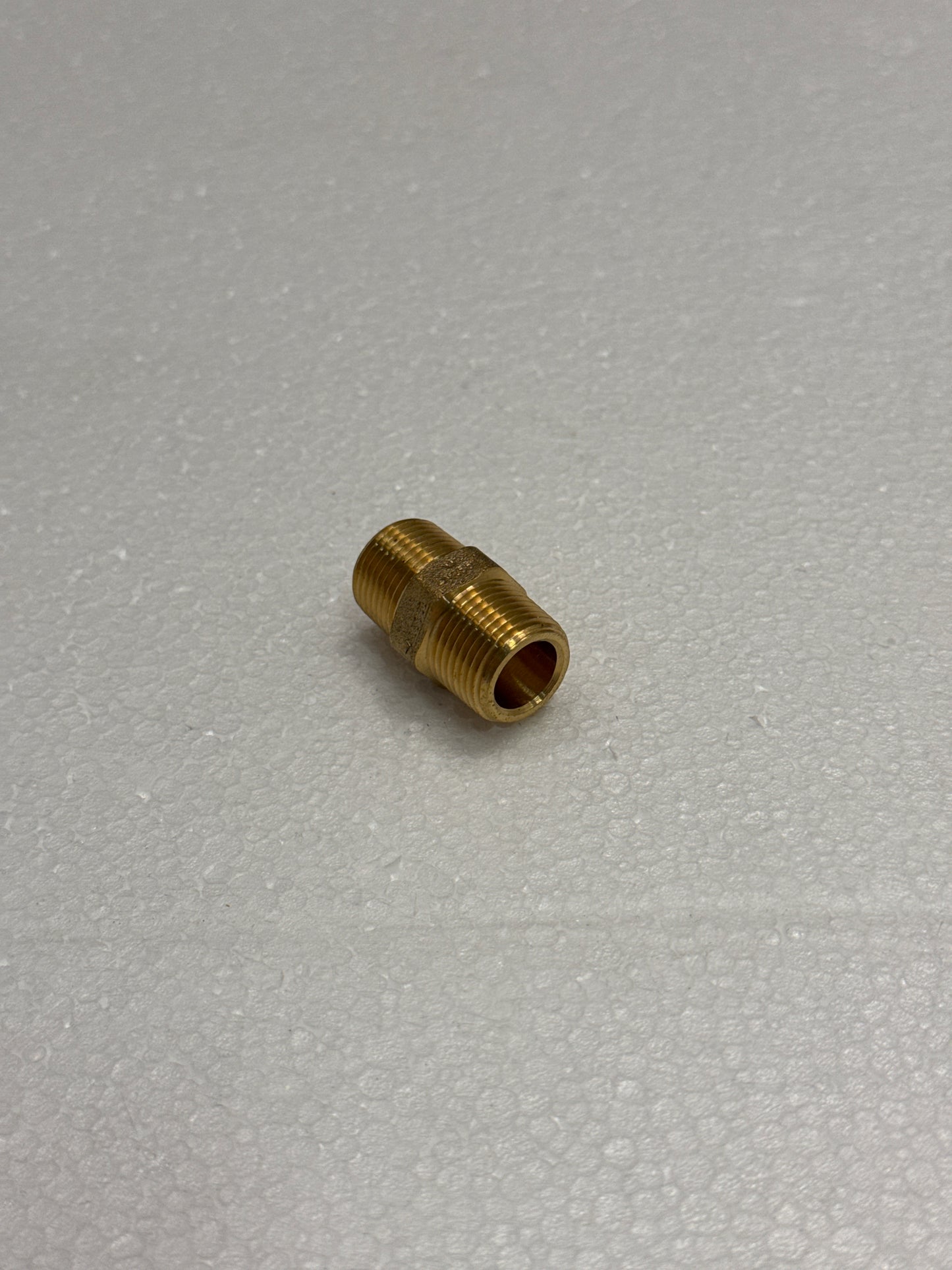 fbn3838 FITTING BRASS NIPPLE 3/8M X 3/8M